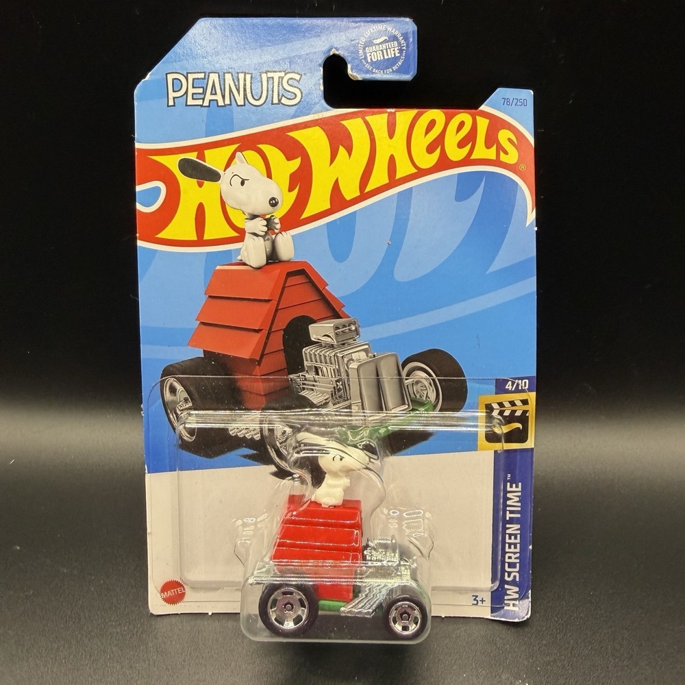 Hot Wheels Snoopy Peanuts HW Screen Time 4/10 Red Doghouse Diecast Car HKH10